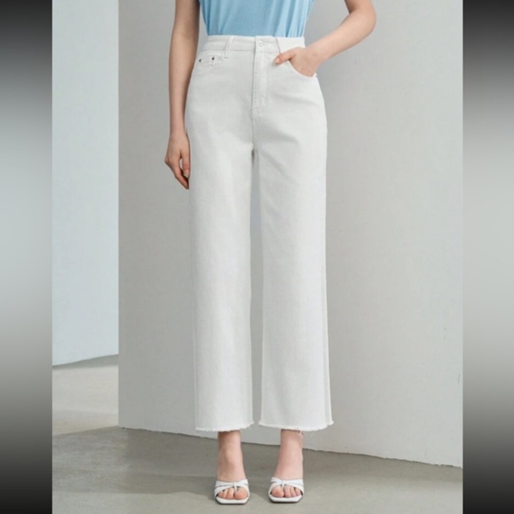 **NWT** SHEIN MOTF White Straight Leg Jeans- XS